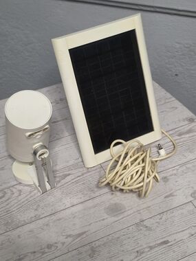 Ring Solar Panel with White Cable and Mount